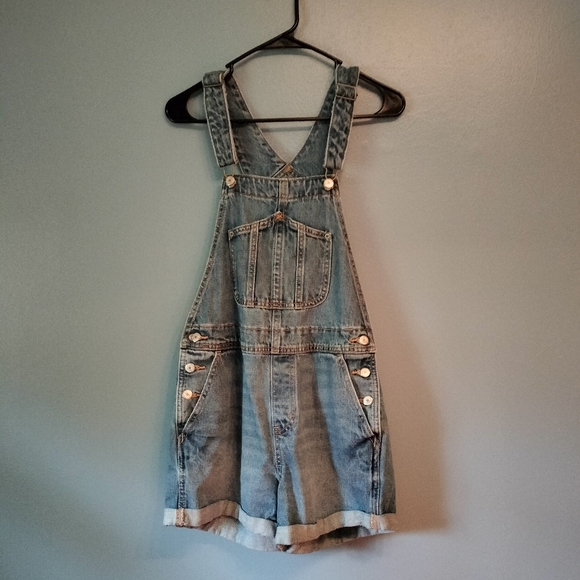 Old Navy Denim Shortails Size Small - Picture 1 of 3